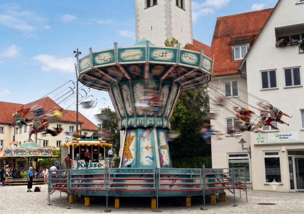 Bild aus 2023, welches ein sich drehendes Karussell zeigt, auf dem Stadtfest von Bad Wurzach